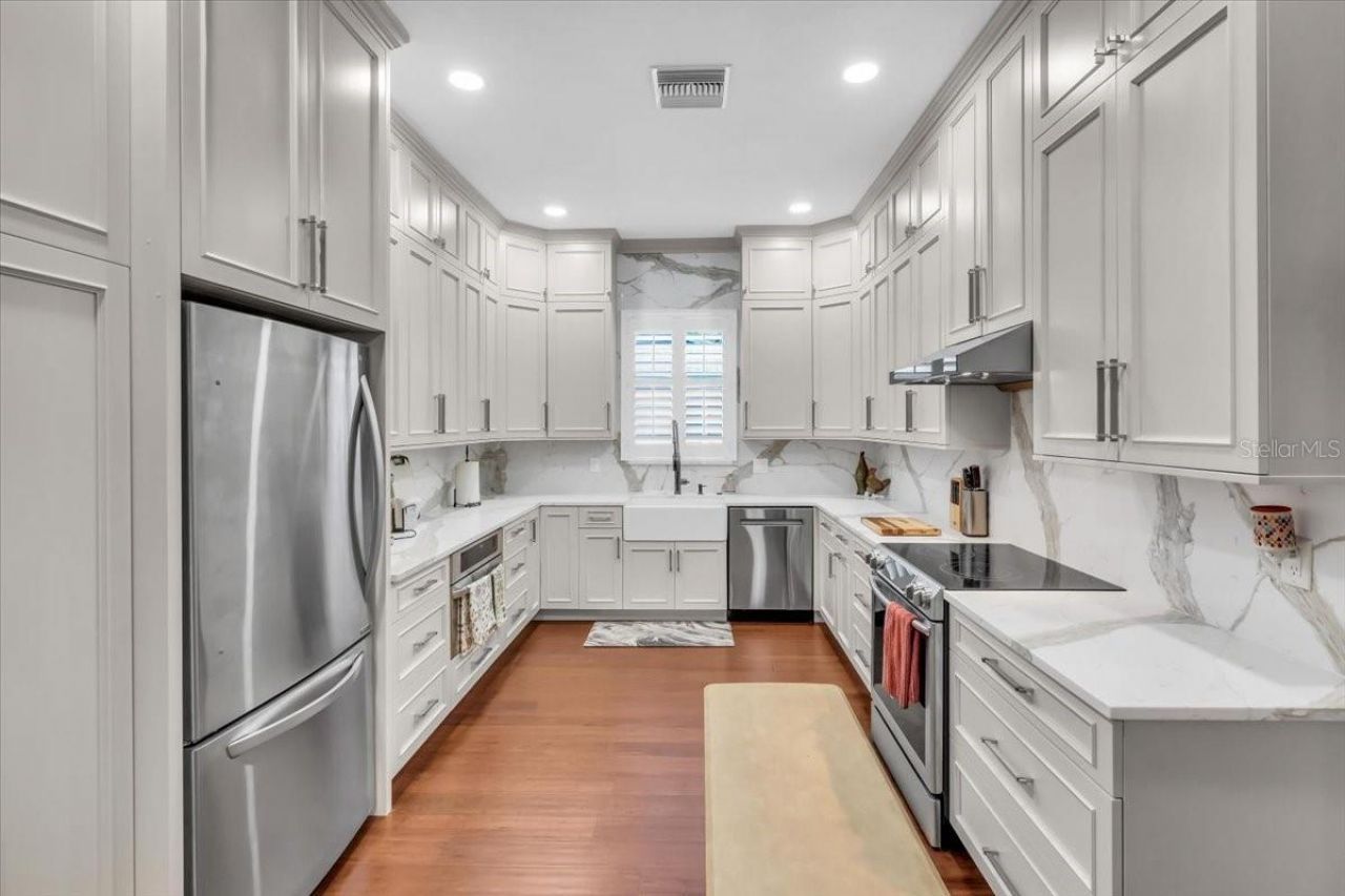 2224 Tami Sola Street, Sarasota, FL 34237 Photo