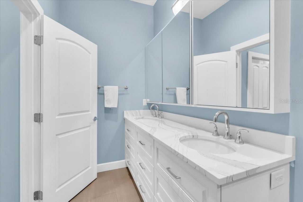 2224 Tami Sola Street, Sarasota, FL 34237 Photo