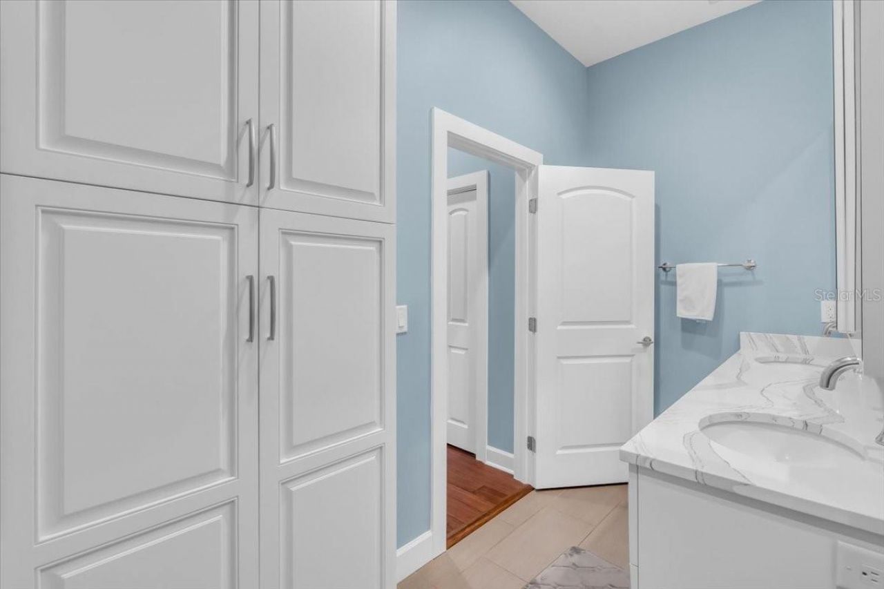 2224 Tami Sola Street, Sarasota, FL 34237 Photo