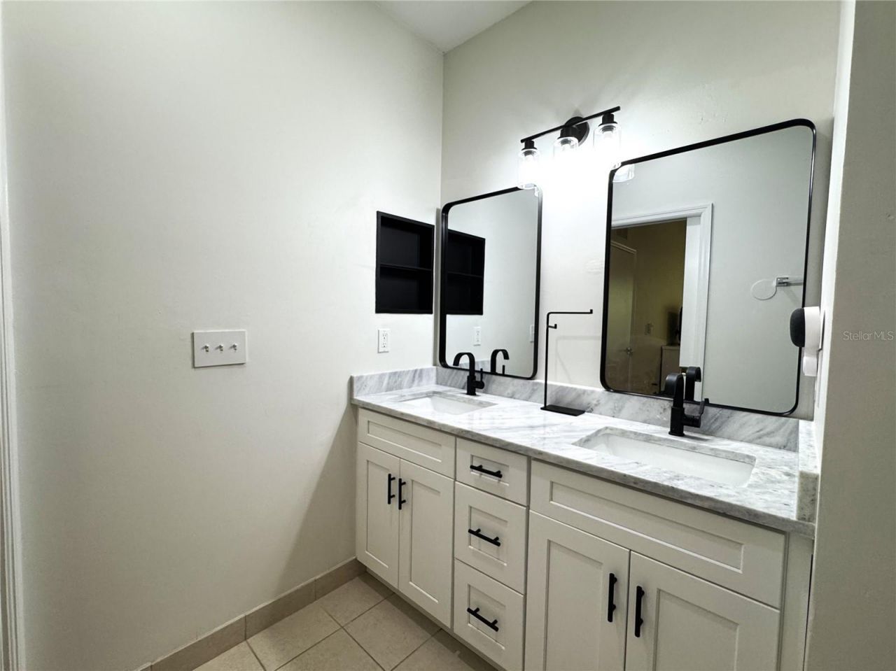 8423 Bernwood Cove Loop, Unit 410, Fort Myers, FL 33966 Photo