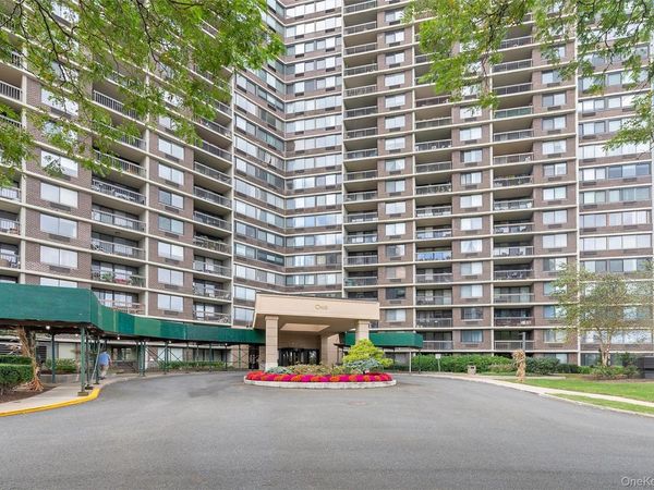 1 Bay Club Drive, Unit 4R, Bayside, NY 11360