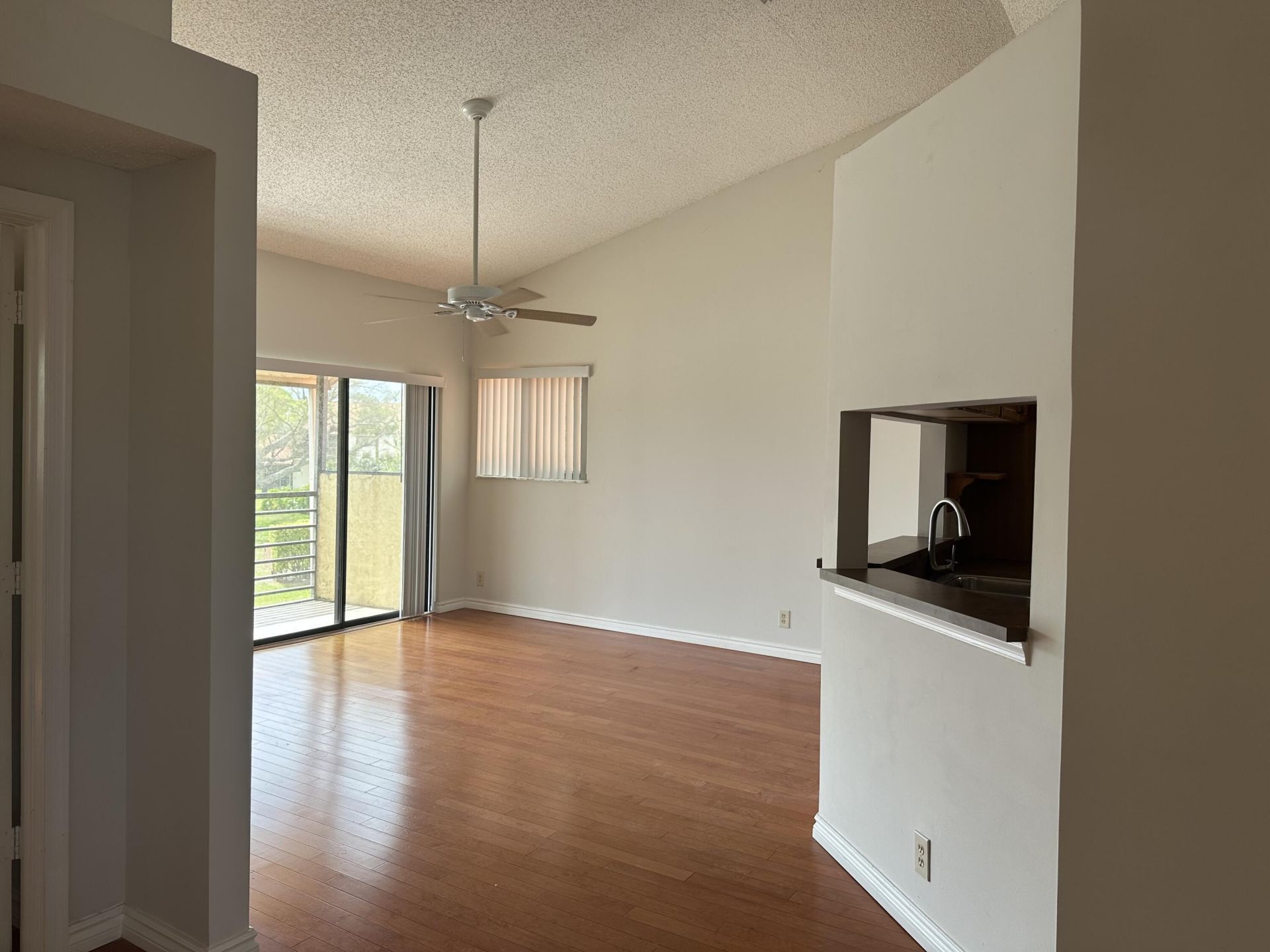 21 Via De Casas Sur, Unit 202, Boynton Beach, FL 33426 Photo