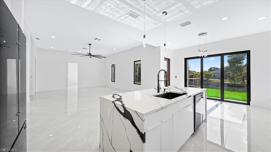 526 SE 4th St, Cape Coral, FL 33990 Photo