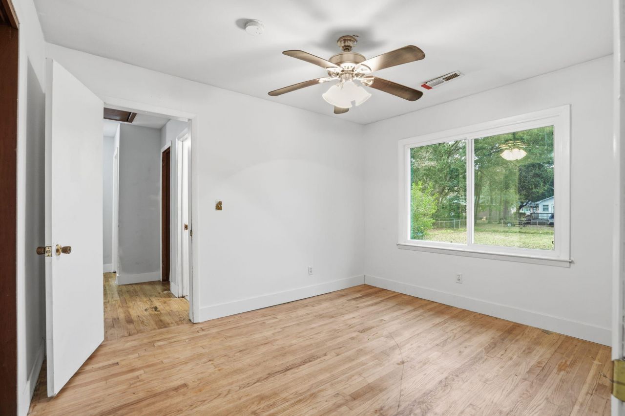 7031 Midland Drive Photo 11