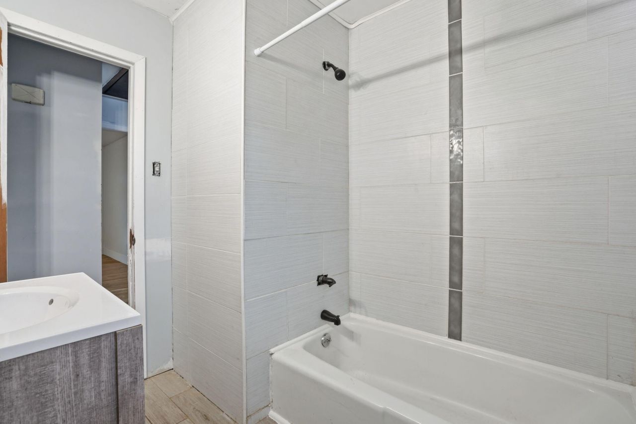 7031 Midland Drive Photo 16