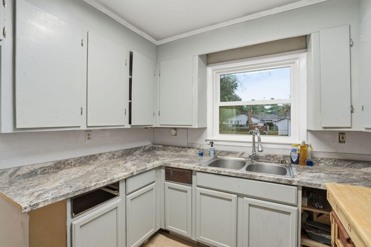 7031 Midland Drive Photo 4