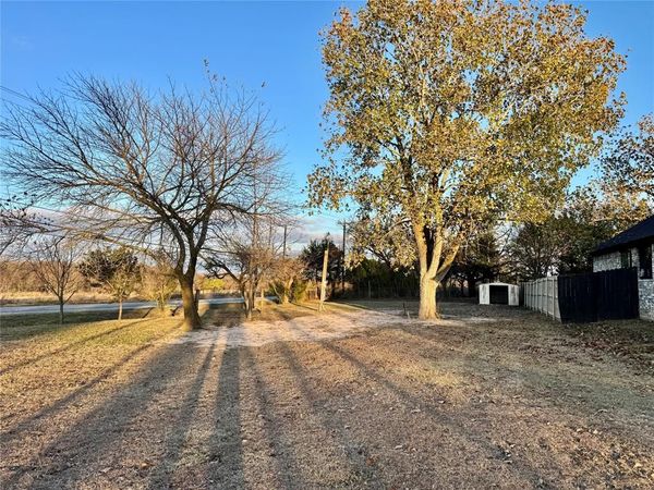 511 Beavers Drive, Southmayd, TX 75092