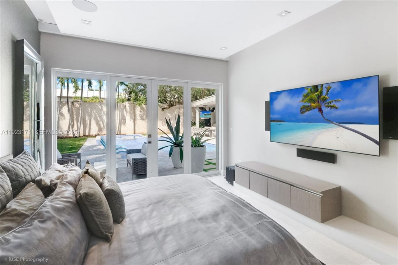 137 W Shore Dr W, Miami, FL 33133 Photo