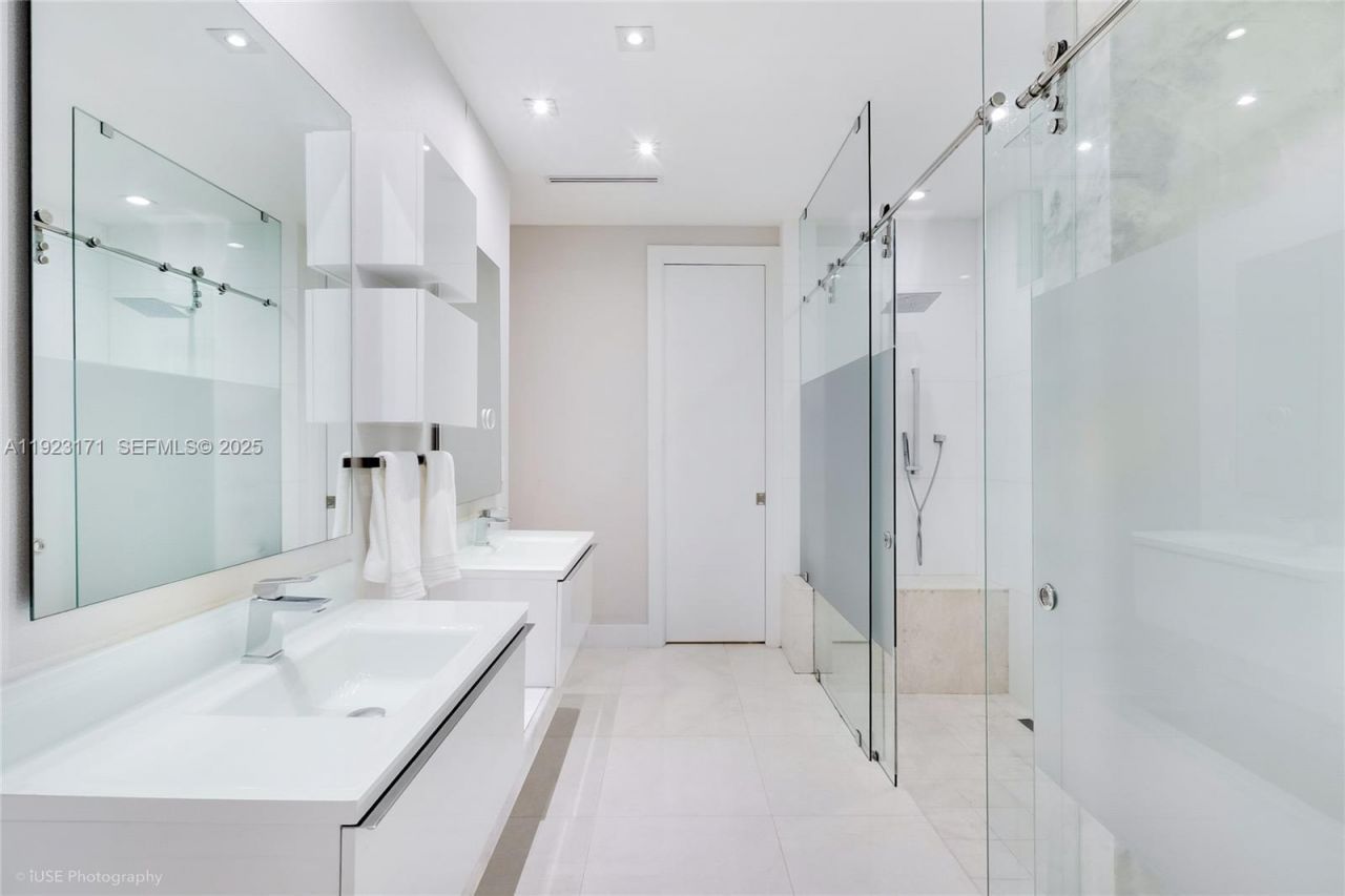 137 W Shore Dr W, Miami, FL 33133 Photo