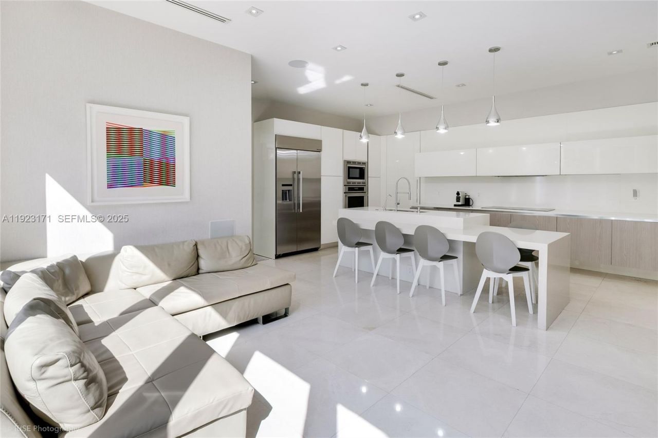 137 W Shore Dr W, Miami, FL 33133 Photo