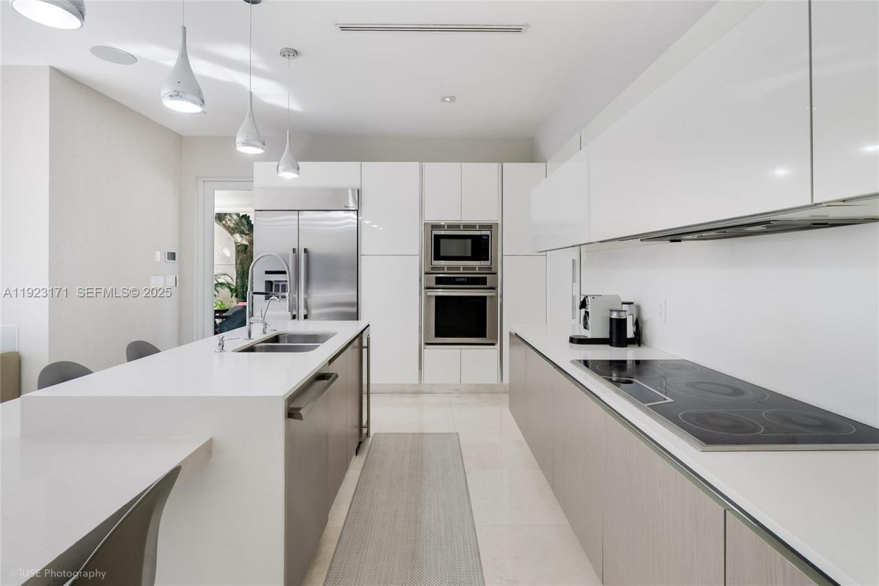 137 W Shore Dr W, Miami, FL 33133 Photo