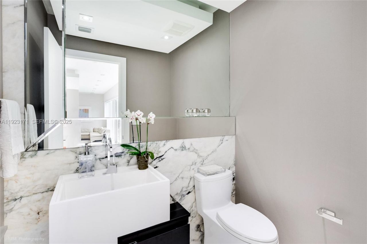 137 W Shore Dr W, Miami, FL 33133 Photo