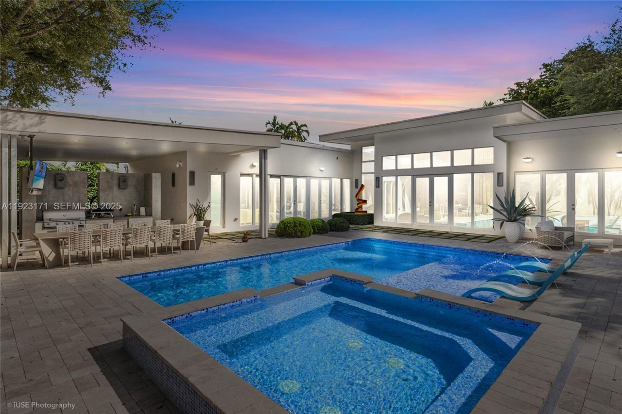 137 W Shore Dr W, Miami, FL 33133 Photo