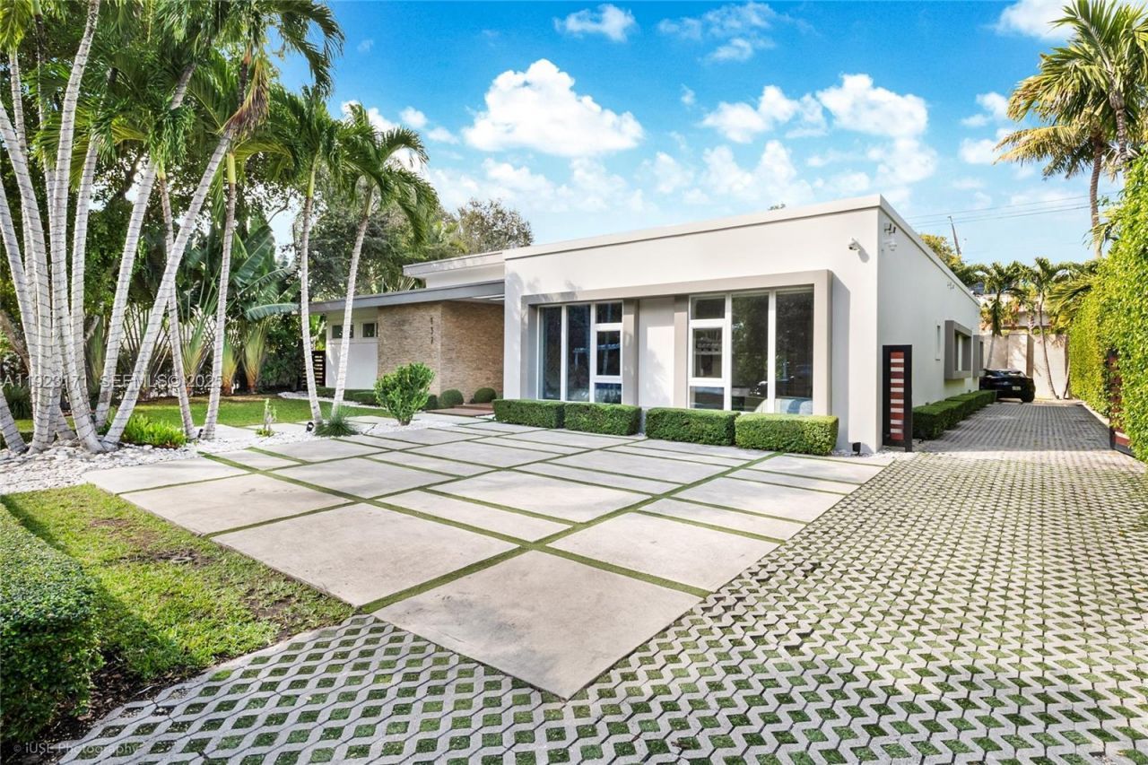 137 W Shore Dr W, Miami, FL 33133 Photo