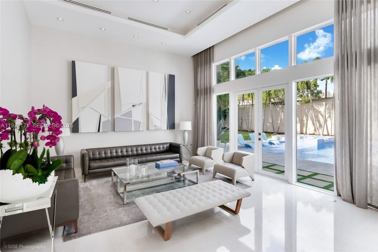 137 W Shore Dr W, Miami, FL 33133 Photo