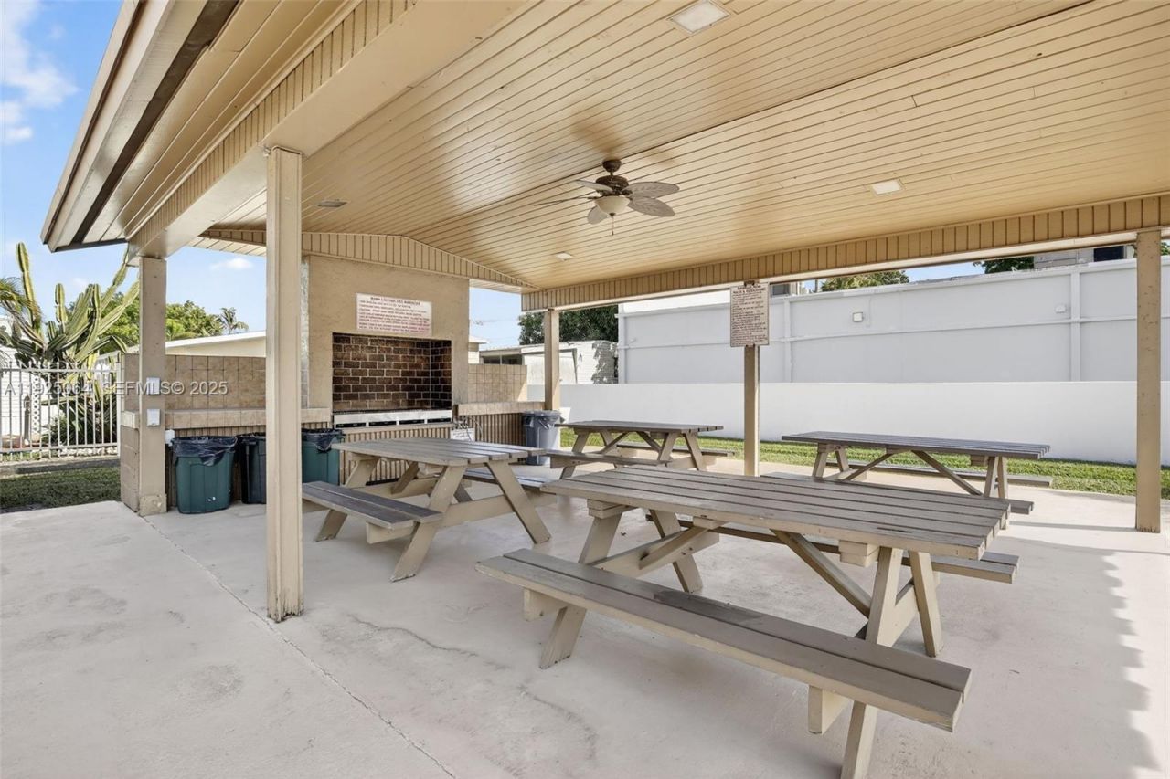 3024 SW 52nd St, Dania Beach, FL 33312 Photo