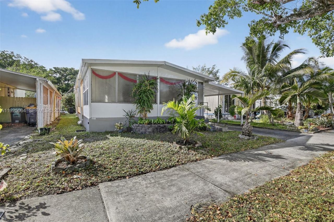 3024 SW 52nd St, Dania Beach, FL 33312 Photo