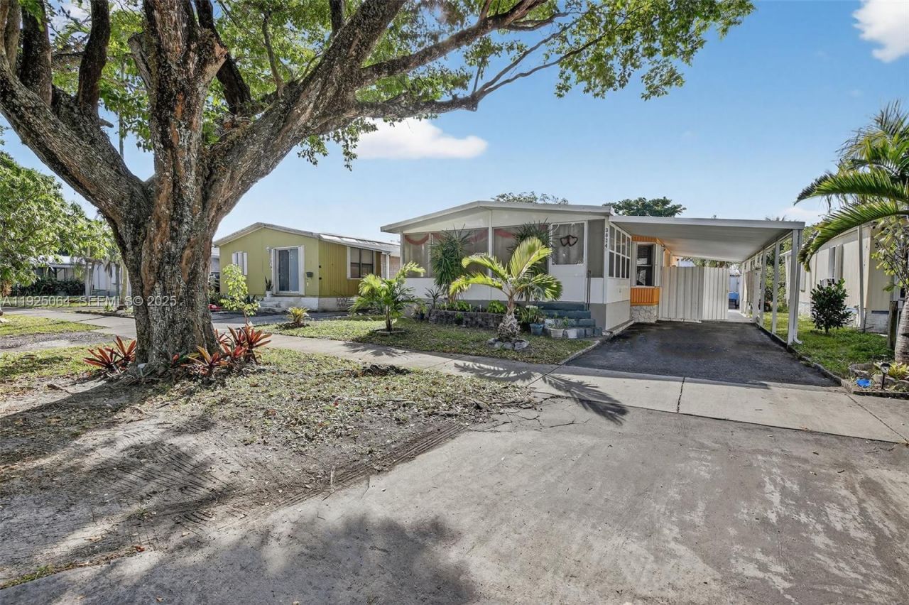 3024 SW 52nd St, Dania Beach, FL 33312 Photo