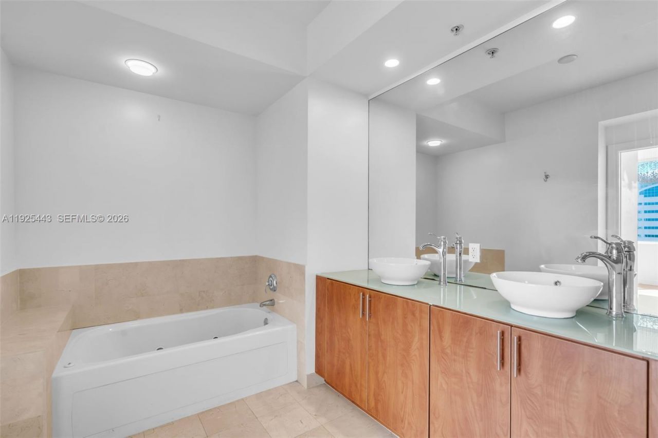 315 NE 3rd Ave, Unit 1805, Fort Lauderdale, FL 33301 Photo