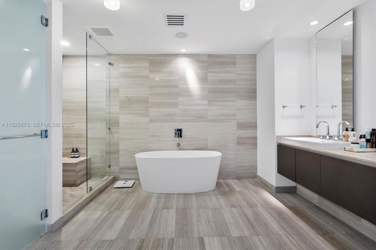 3250 NE 188th St, Unit 608, Aventura, FL 33180 Photo