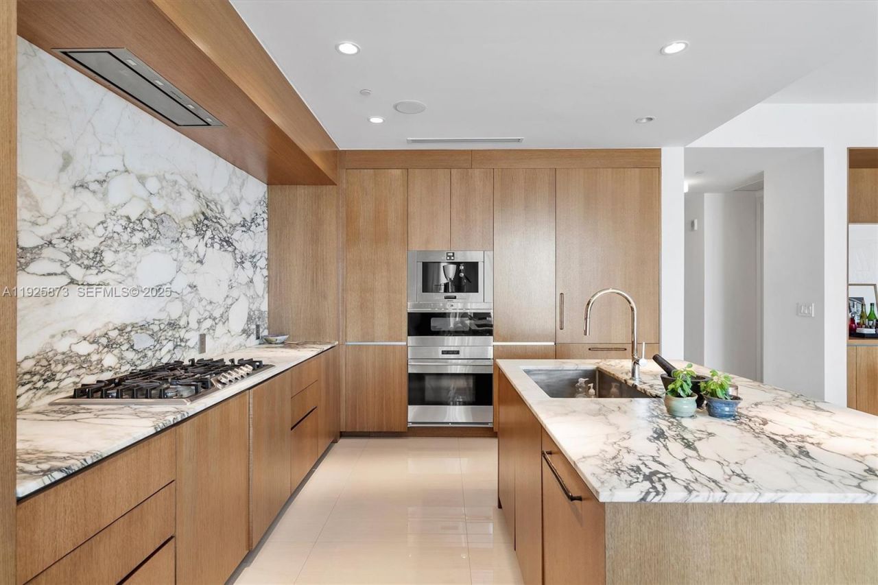 3250 NE 188th St, Unit 608, Aventura, FL 33180 Photo