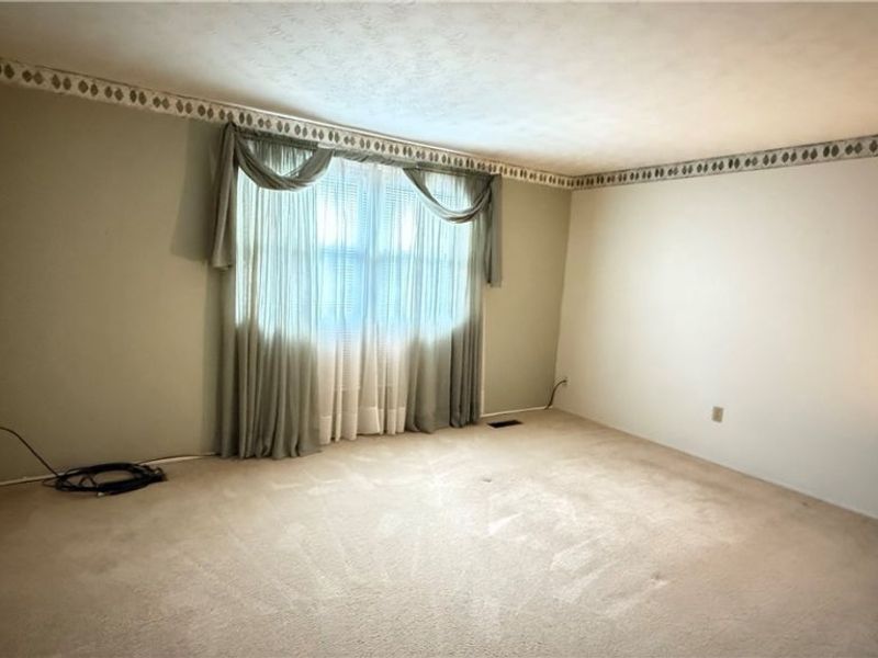 392 Earl Drive NW, Warren, OH 44483 Photo 10