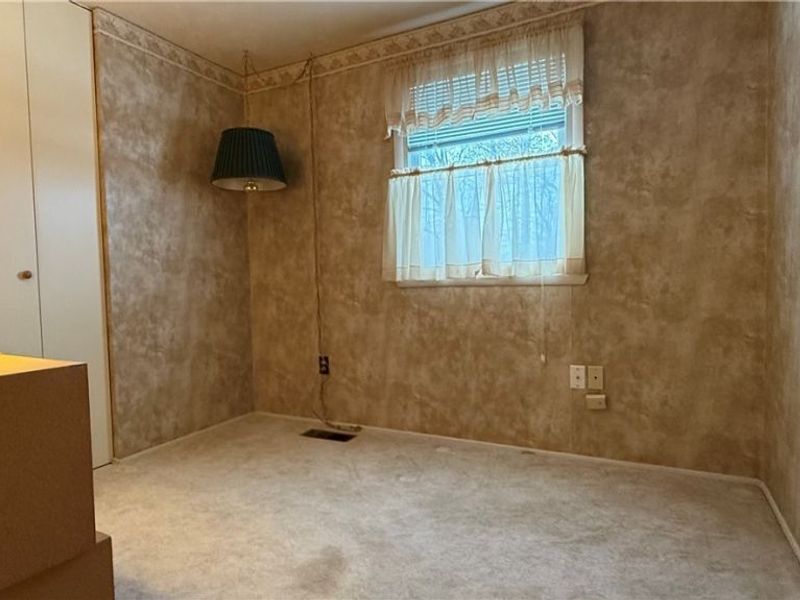 392 Earl Drive NW, Warren, OH 44483 Photo 12