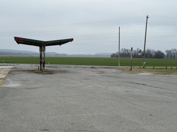 9999 Hwy 100, Webbers Falls, OK 74470