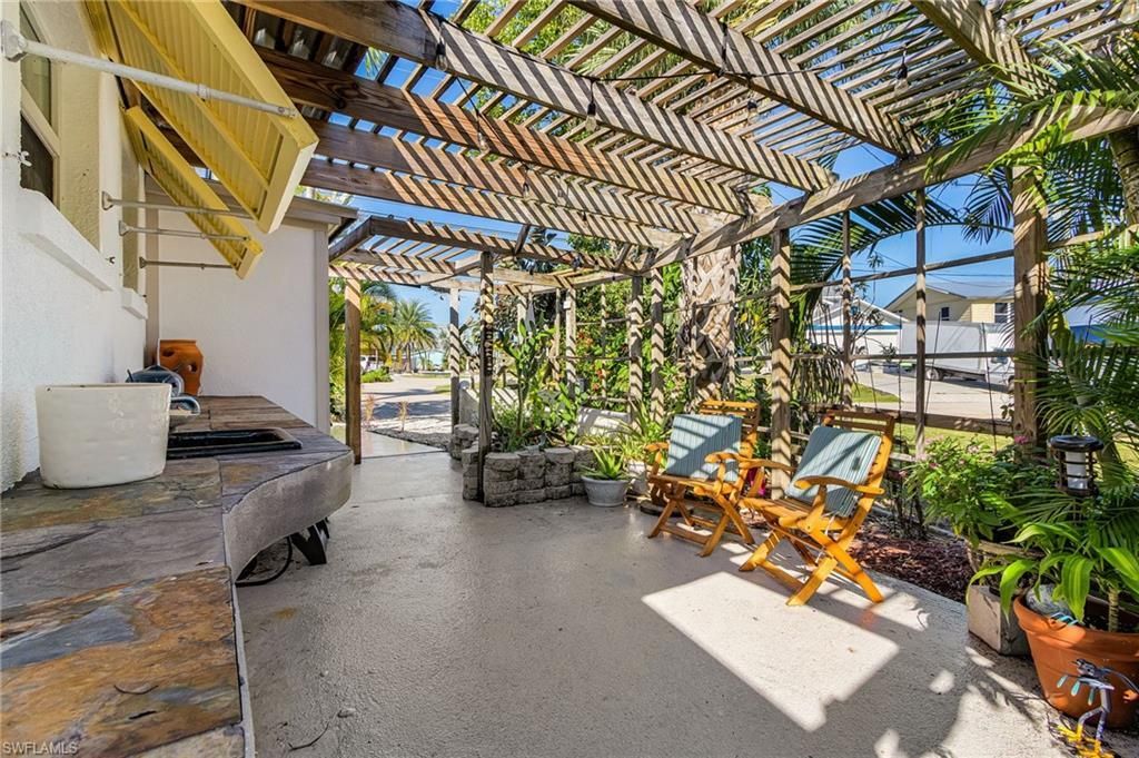 11860 Island Ave, Matlacha, FL 33993 Photo