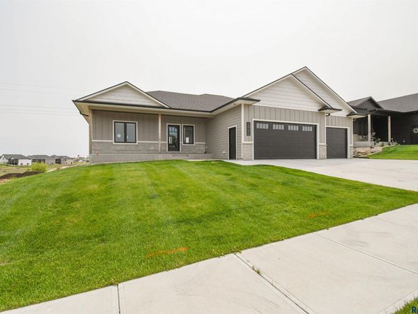 1520 N Marlowe Ave, Sioux Falls, SD 57110