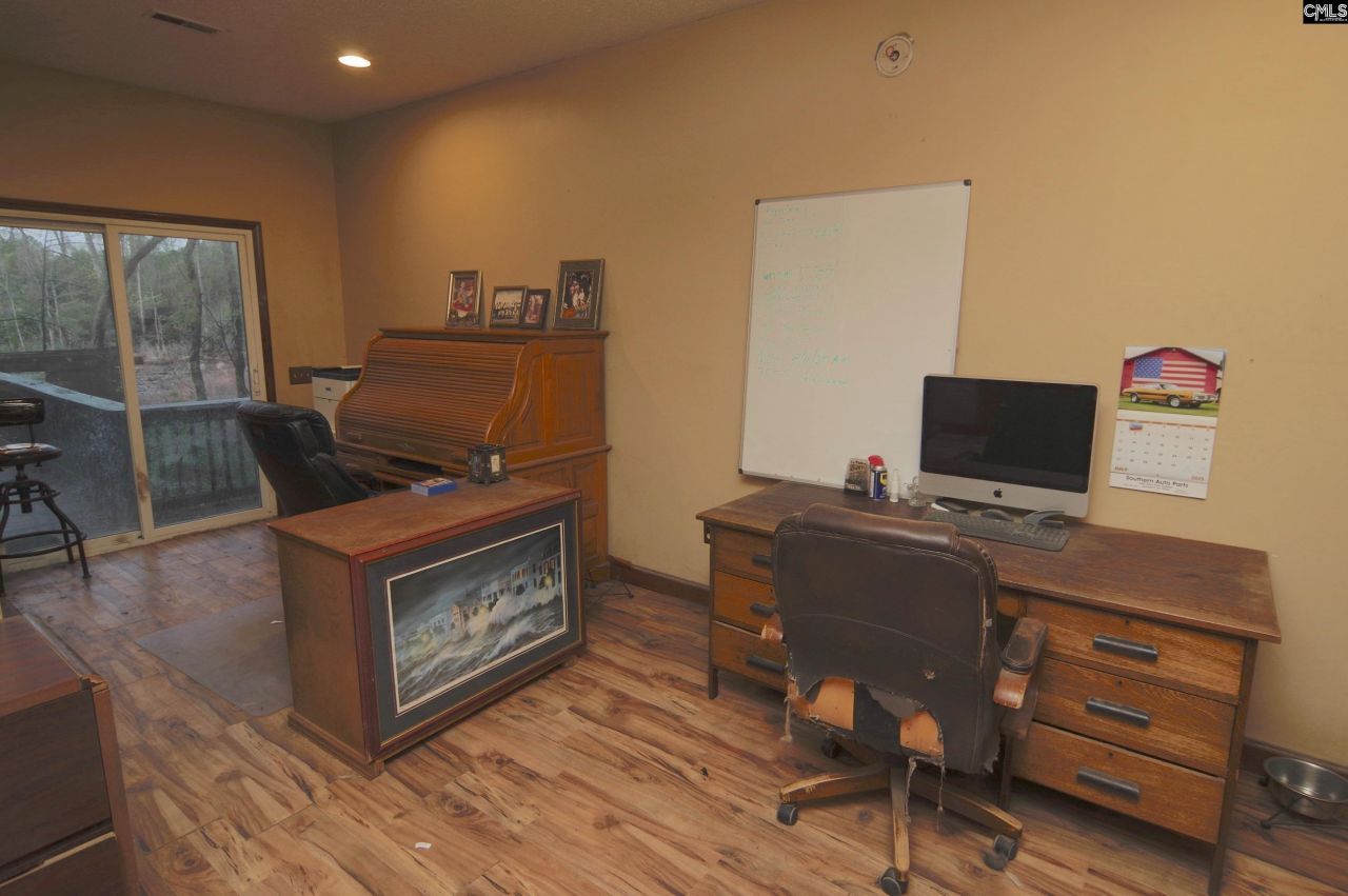 210 Hutto Hill Photo 16