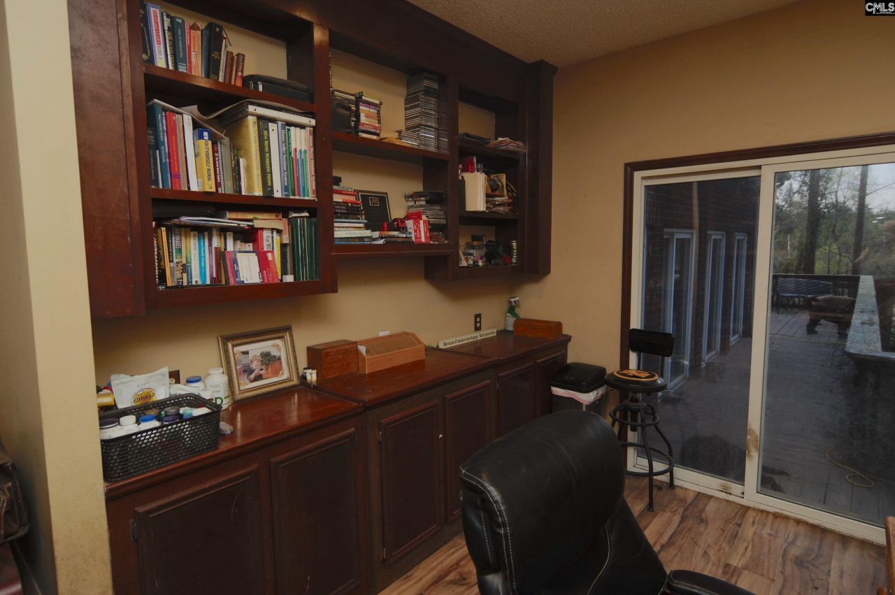 210 Hutto Hill Photo 17