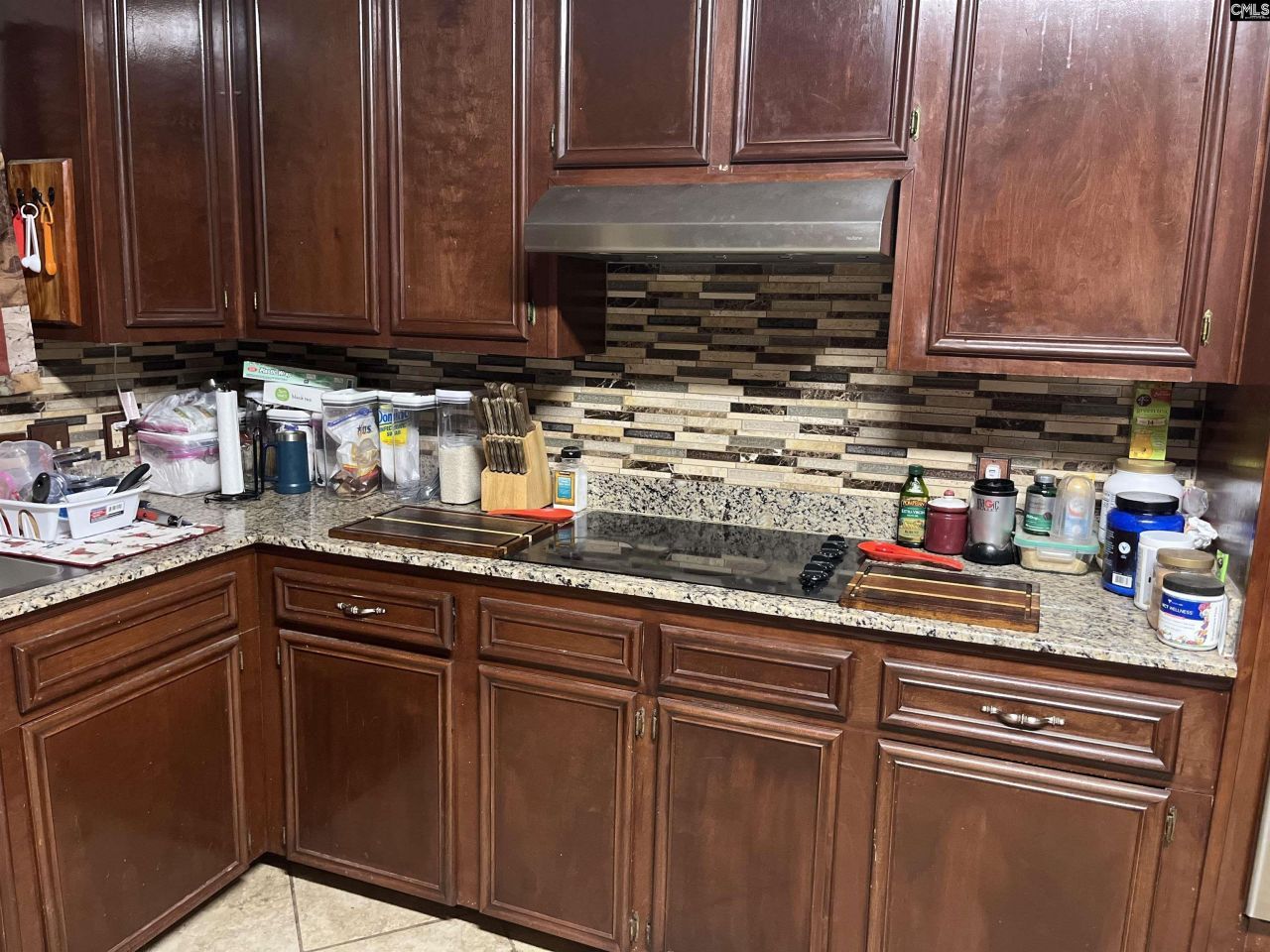 210 Hutto Hill Photo 8