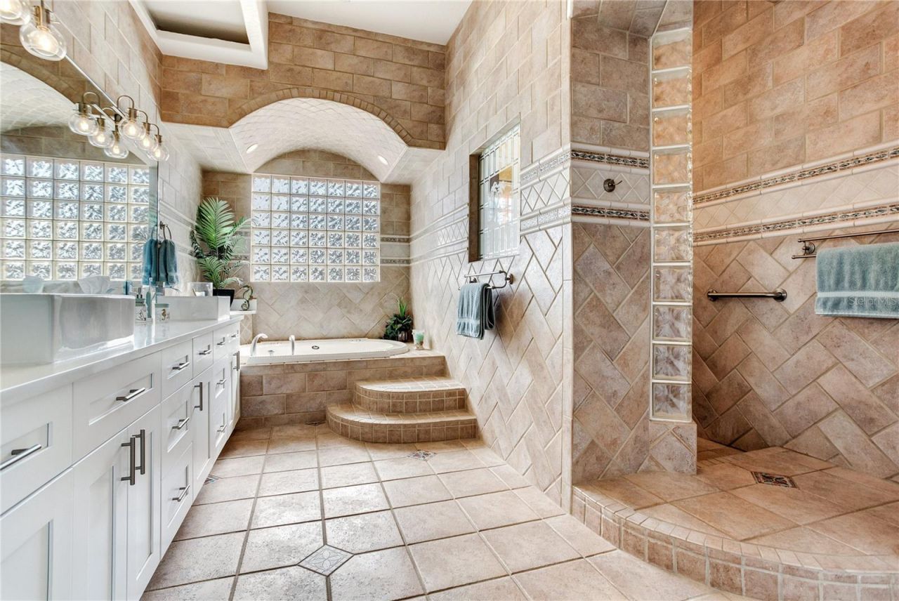 16480 Redington Drive, Redington Beach, FL 33708 Photo