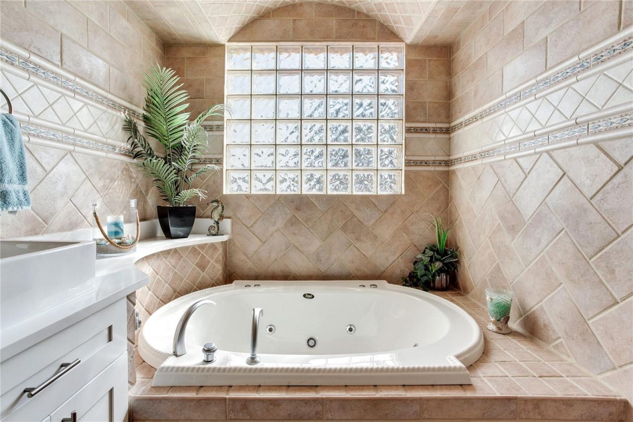 16480 Redington Drive, Redington Beach, FL 33708 Photo