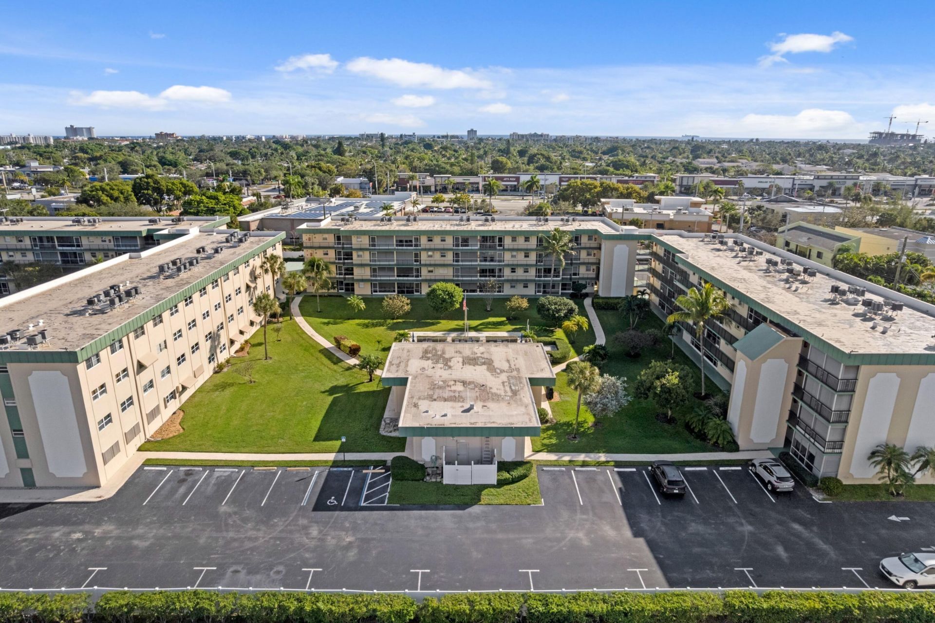 808 SE 7th Street, Unit 405, Deerfield Beach, FL 33441 Photo