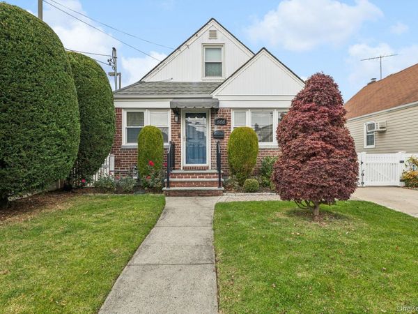 466 Jefferson Place, Mineola, NY 11501