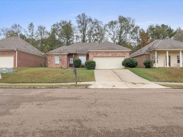 441 Silver Hill, Pearl, MS 39208