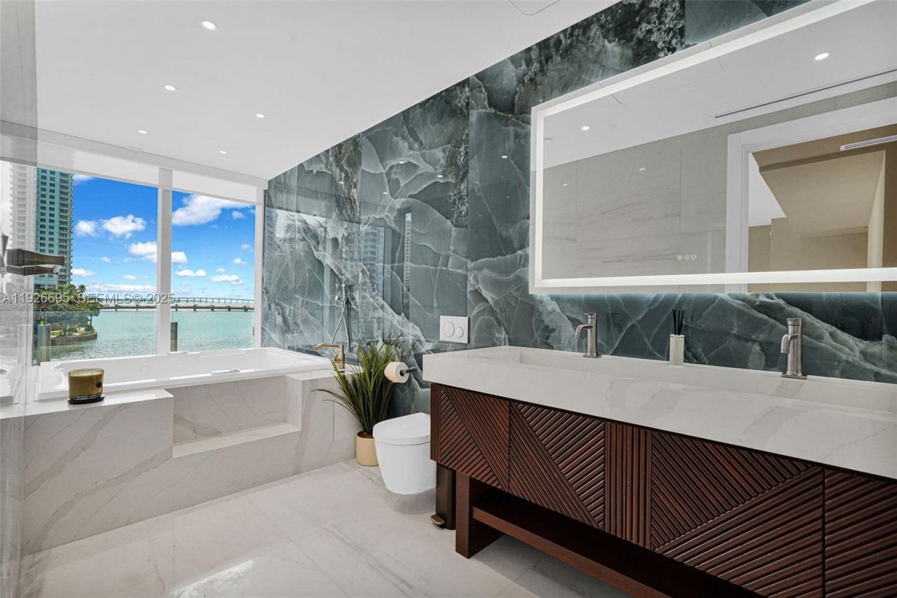 300 Biscayne Blvd Way, Unit 301E, Miami, FL 33131 Photo