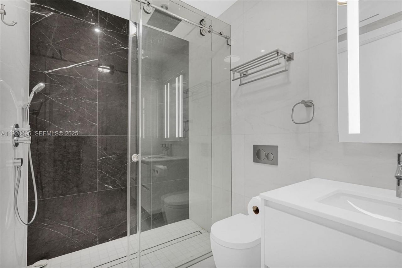 300 Biscayne Blvd Way, Unit 301E, Miami, FL 33131 Photo