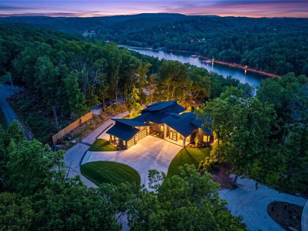 15903 Hawks Landing Drive, Rogers, AR 72756