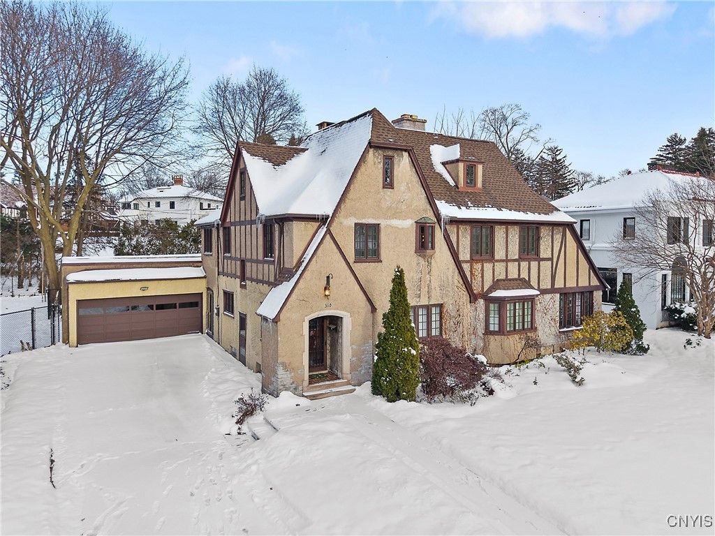 310 Sedgwick Drive, Syracuse, NY 13203 Main Photo