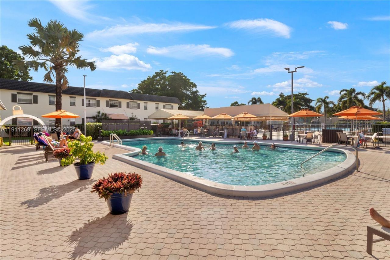 5661 SW 2nd Ct, Unit 216, Margate, FL 33068 Photo