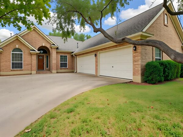 2001 Lacey Oak CV, Round Rock, TX 78681