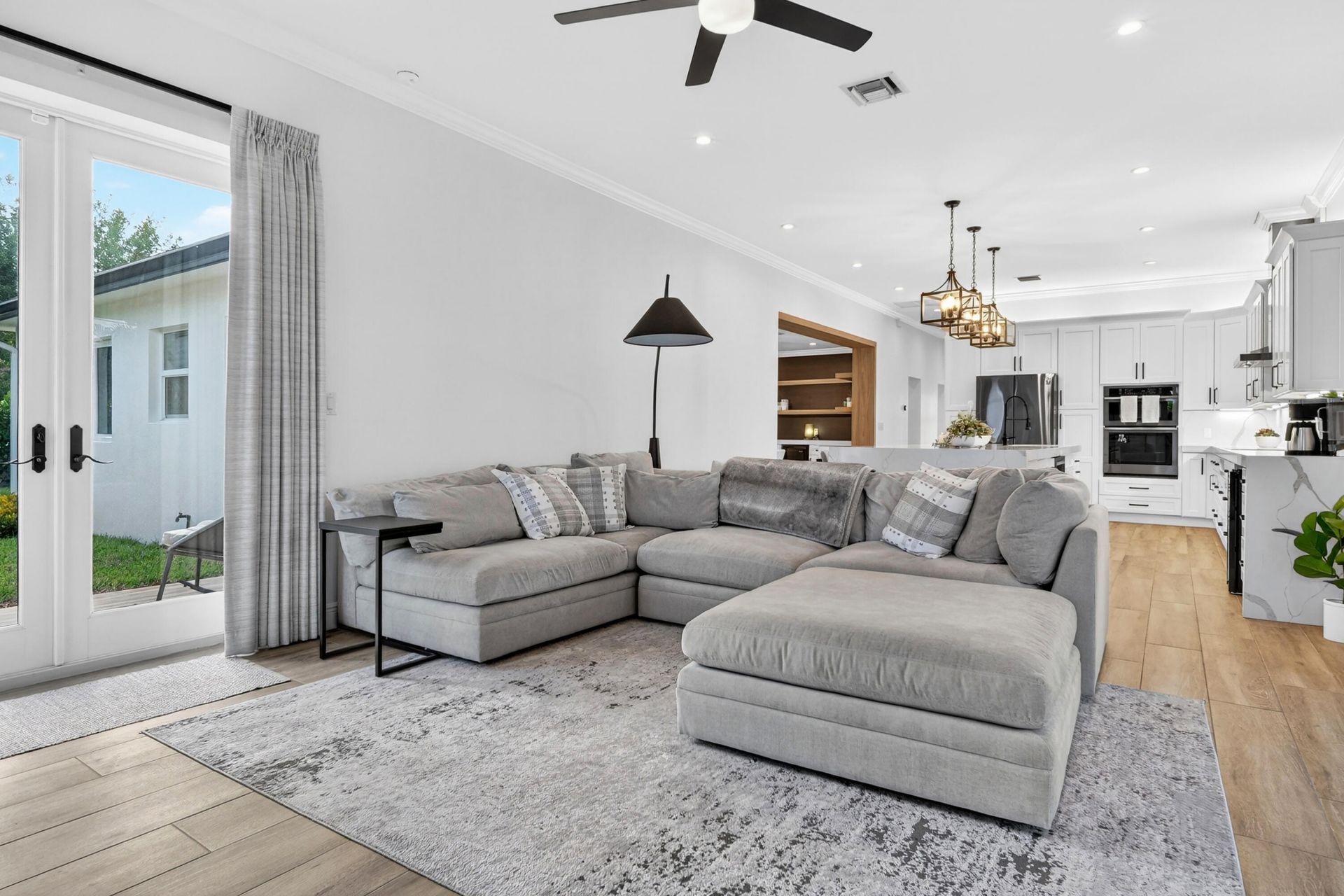 301 Pilgrim Road, West Palm Beach, FL 33405 Photo