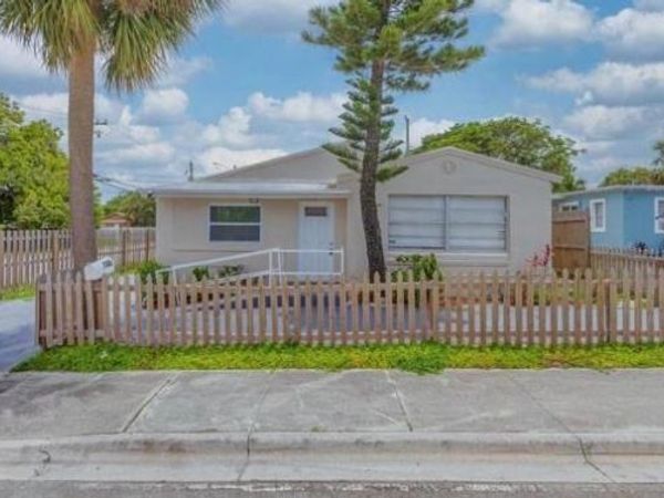 1105 W 34th St, Riviera Beach, FL 33404