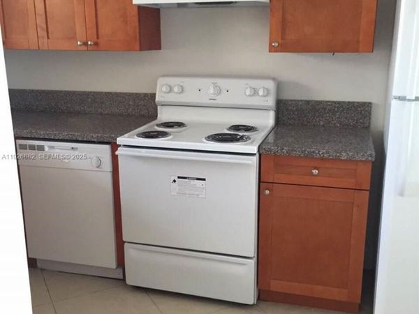 9375 Fontainebleau Blvd, Unit L423, Miami, FL 33172