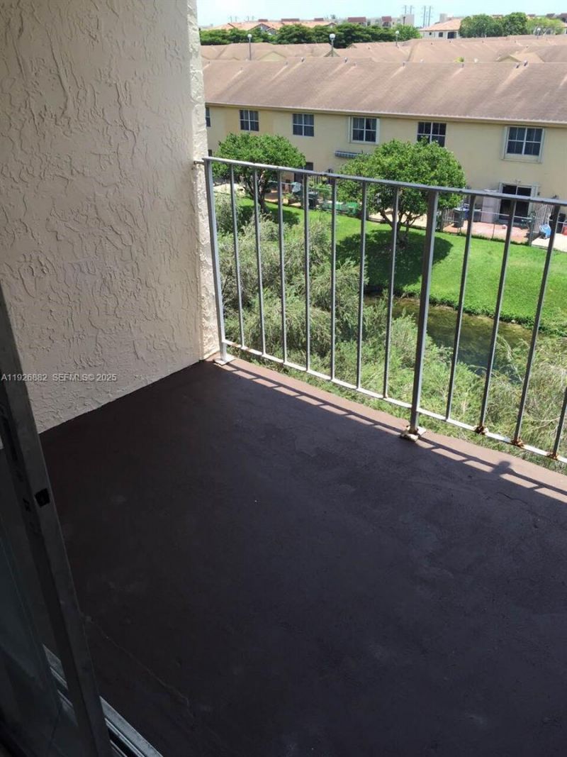 9375 Fontainebleau Blvd, Unit L423, Miami, FL 33172 Photo