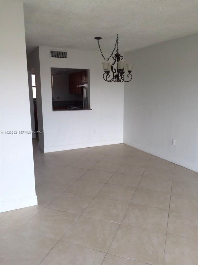 9375 Fontainebleau Blvd, Unit L423, Miami, FL 33172 Photo