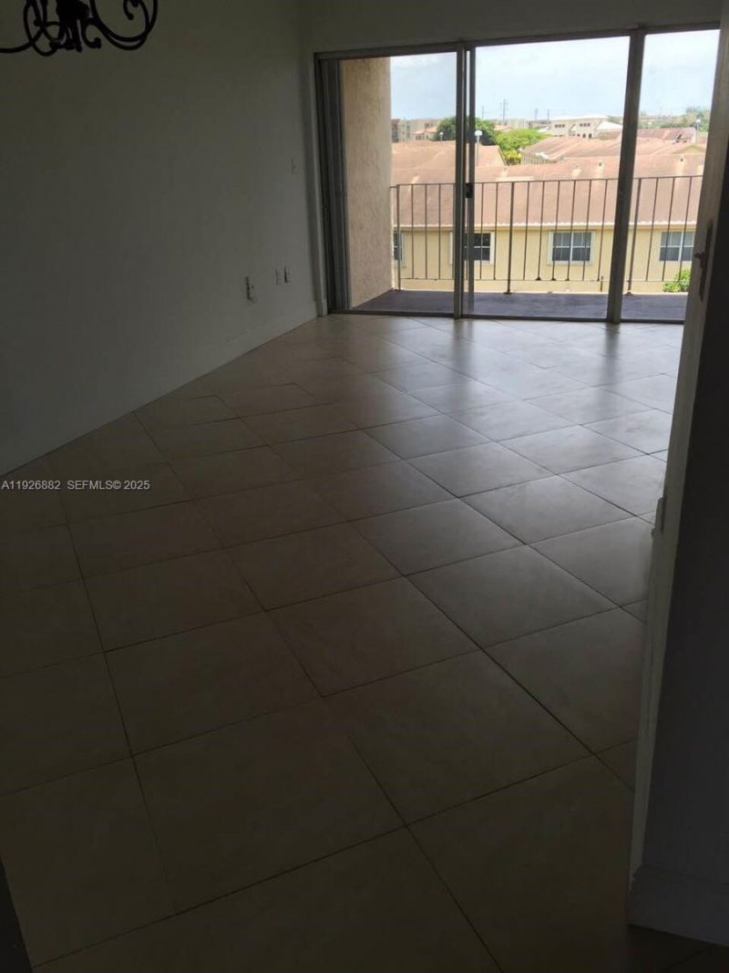 9375 Fontainebleau Blvd, Unit L423, Miami, FL 33172 Photo